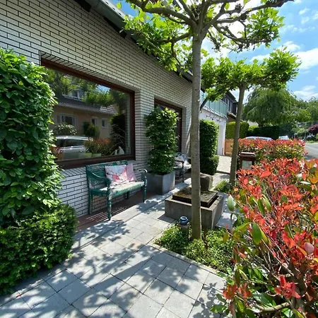 Grosszuegige Monteurwohnung アパート エッセン